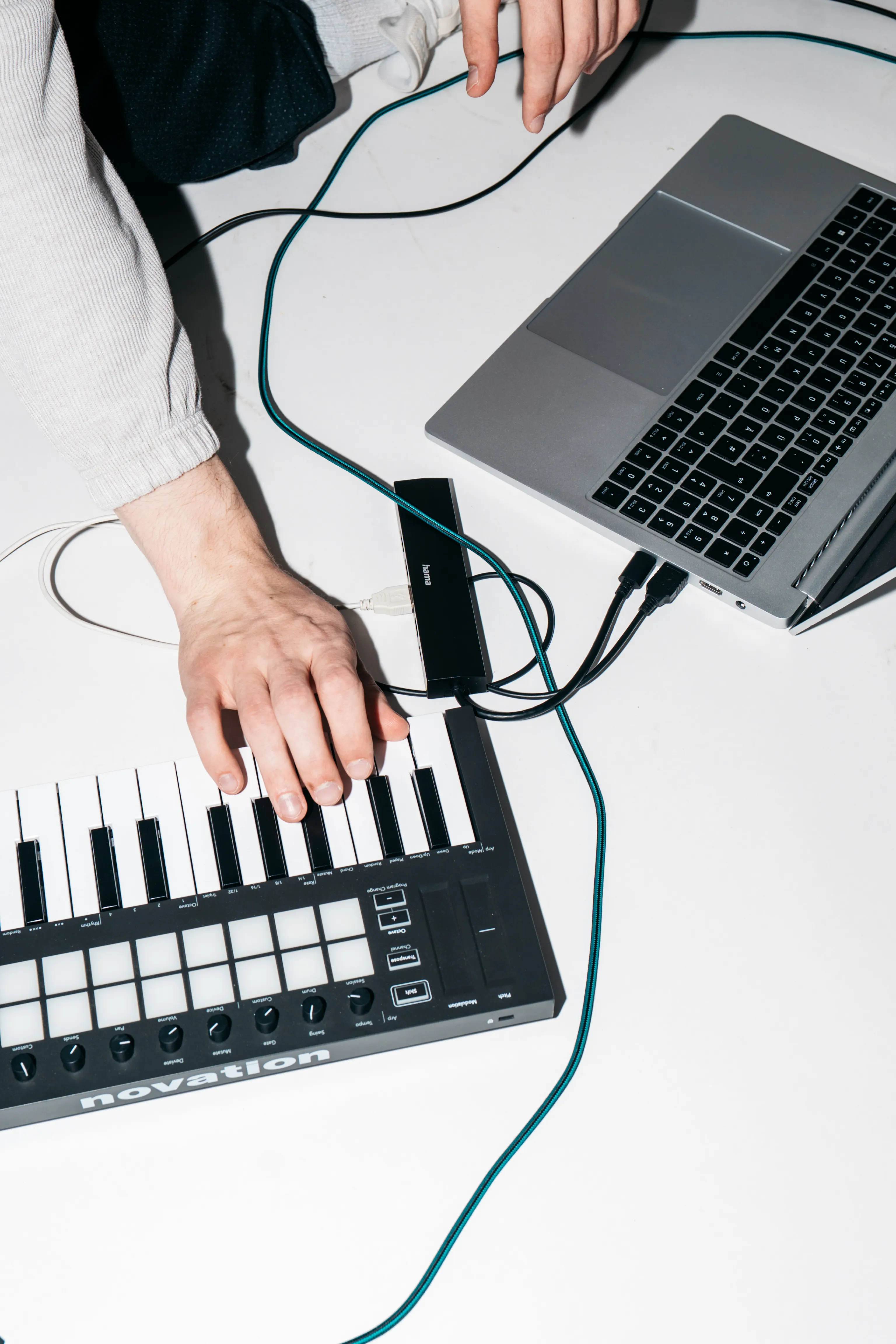 Lukas Roth bei der Arbeit am Setup